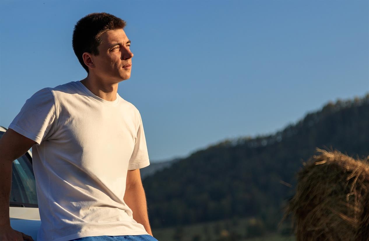 Etwas wirklich Persönliches zu kreieren war noch nie so einfach. Shirttuning macht es möglich, jede Idee in hochwertige, individuelle Kleidung und Fotogeschenke umzusetzen. Von T-Shirts und Hoodies bis hin zu Tassen und Tragetaschen – die Marke kombiniert über 20 Jahre Druckexpertise mit modernen Designtools, die Kunden volle kreative Freiheit bieten. Ob Sie ein einzelnes Stück als aufmerksames Geschenk bestellen oder ein ganzes Team oder Unternehmen ausstatten – Shirttuning stellt sicher, dass jedes Produkt einfach, erschwinglich und genau auf Ihre Vision zugeschnitten ist.